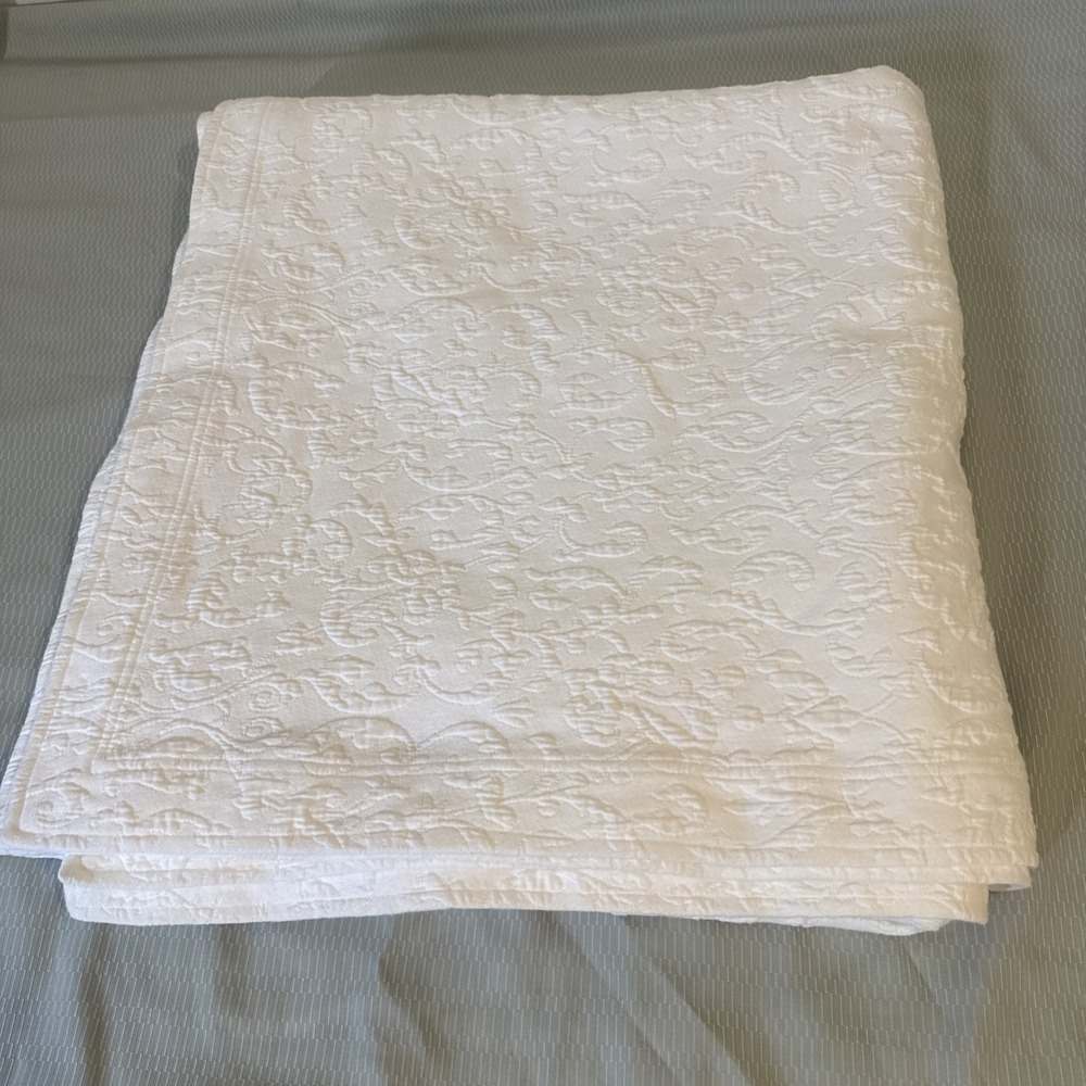 Noble Excellence White Maltesse Bedspread Coverlet Queen 95" x 85"